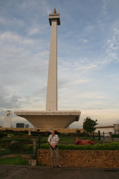 monas tower in jakarta.JPG